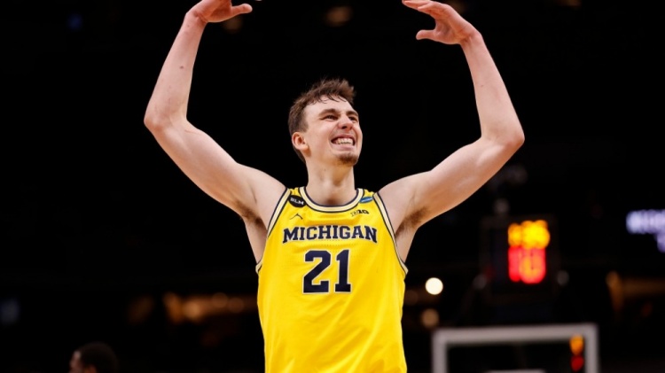 基升至男足 基升至男足